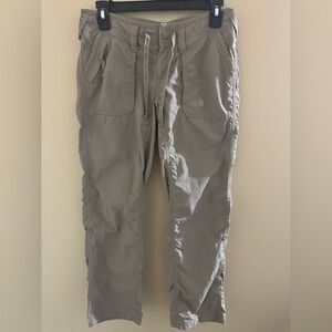 The North Face women’s size 2 tan khaki cargo capri